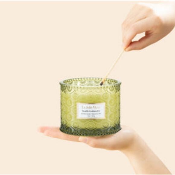 La Jolie Muse Maelyn Starlit Golden Fir 12oz Botanical European Soy Candle NEW - Picture 2 of 9